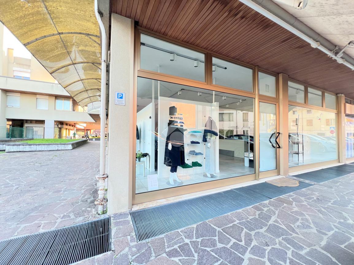 Negozio in Via Giuseppe Mazzini 10, Codroipo, {3} - Foto 1