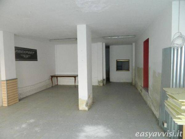 Negozio in Viale Giosuè Carducci, Lucca, {3} - Foto 1
