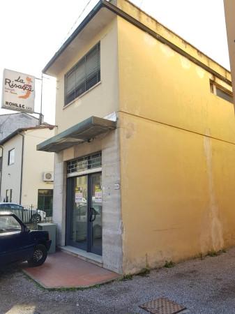 Capannone in Via Sarzanese 457, Lucca, {3} - Foto 2