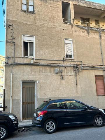 2-room flat in Via dei Mille 18, Caltanissetta - Photo 1