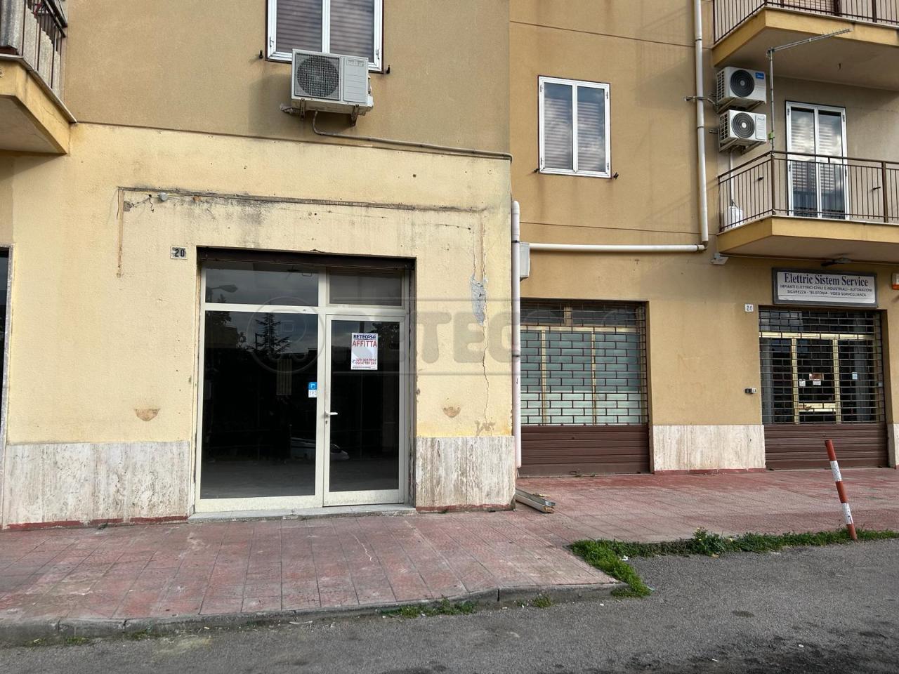 Palazzina commerciale in Via Filippo Paladini 20, Caltanissetta, {3} - Foto 1