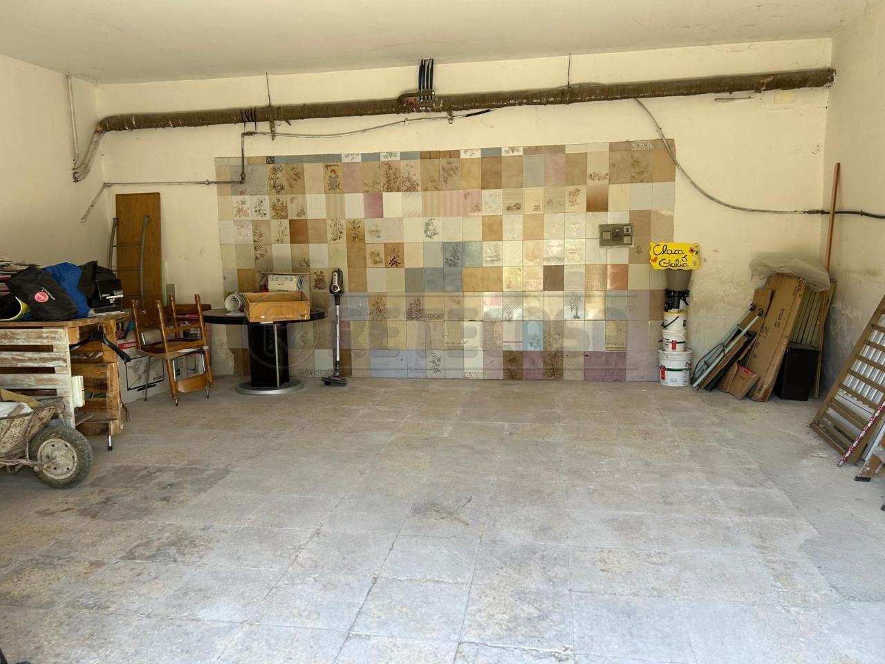 Magazzino in Via Salvatore Averna 9, Caltanissetta, {3} - Foto 1