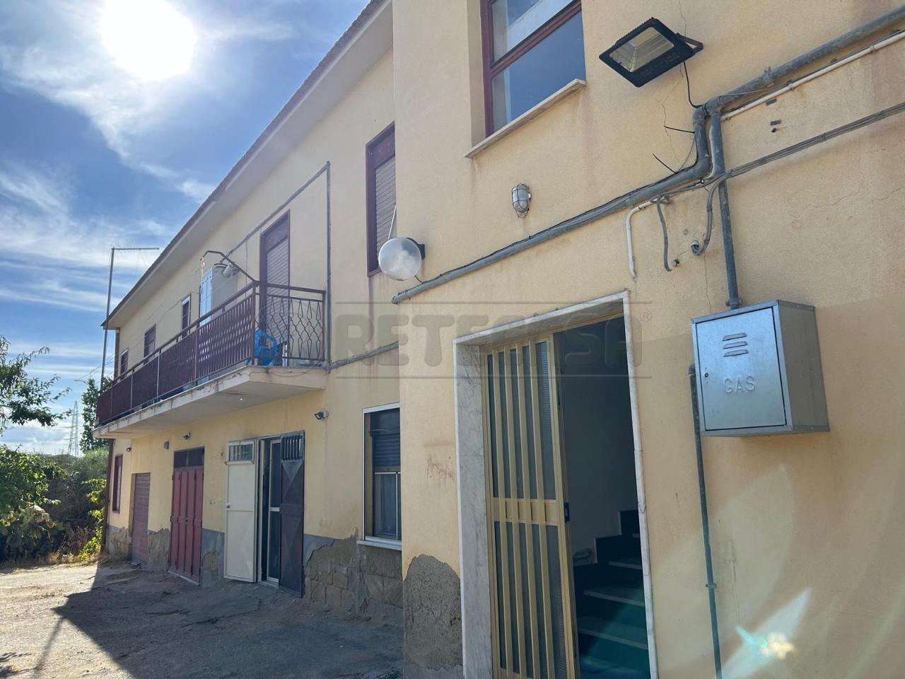 Magazzino in Via Salvatore Averna 7, Caltanissetta, {3} - Foto 1