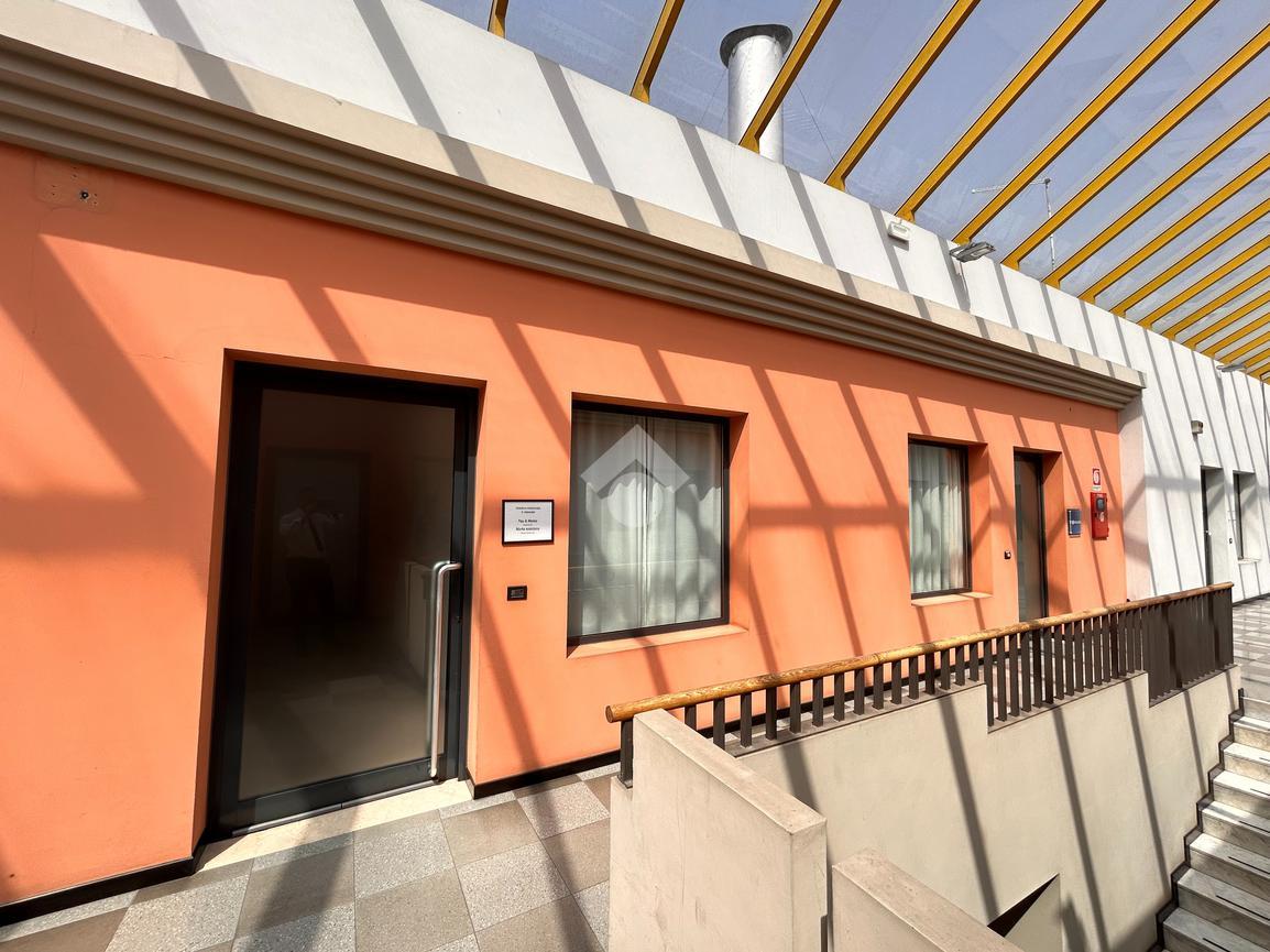 Ufficio in Via Circonvallazione Est 32, Castelfranco Veneto, {3} - Foto 1