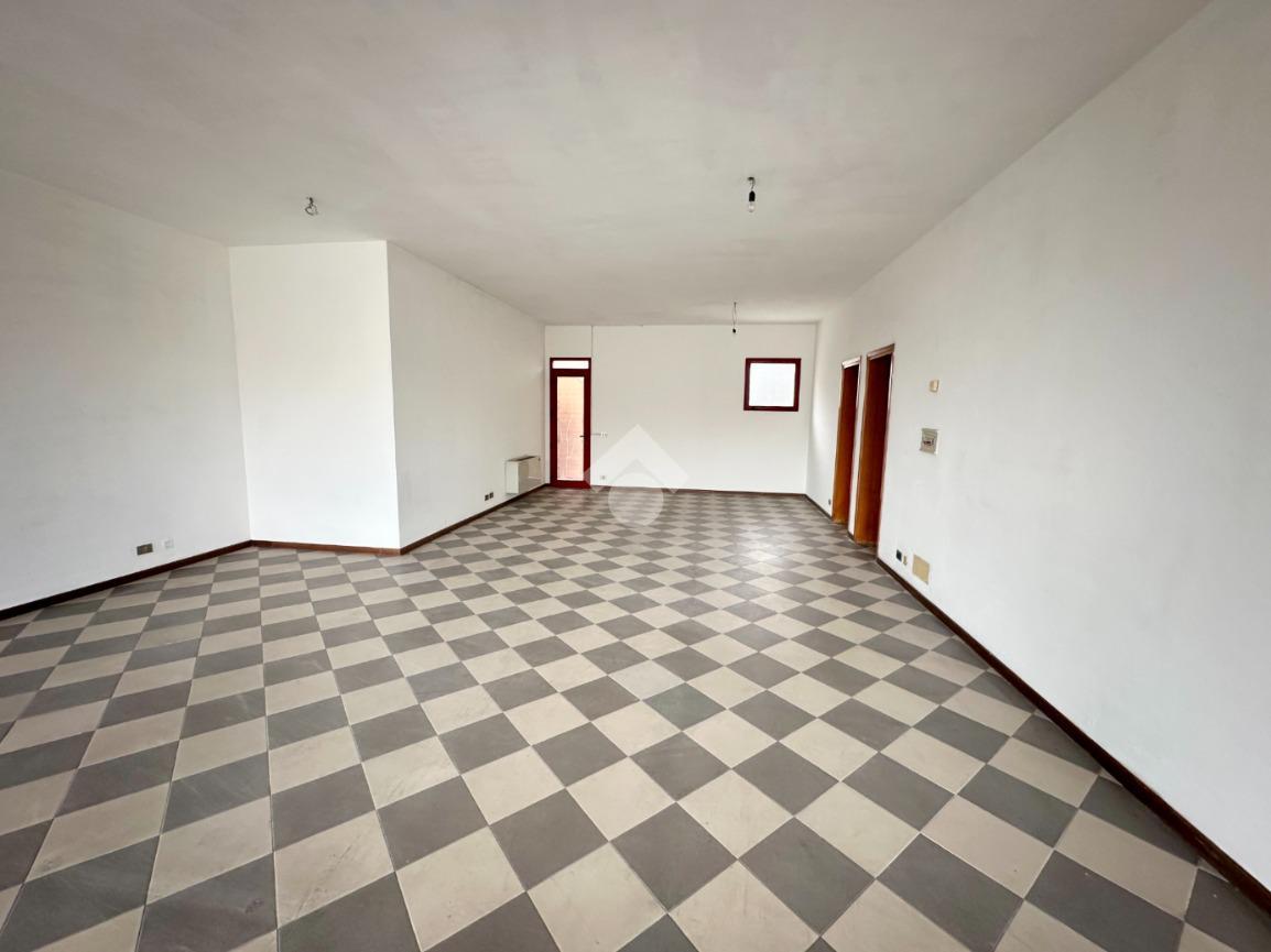 Negozio in Via Sile 78, Castelfranco Veneto, {3} - Foto 2