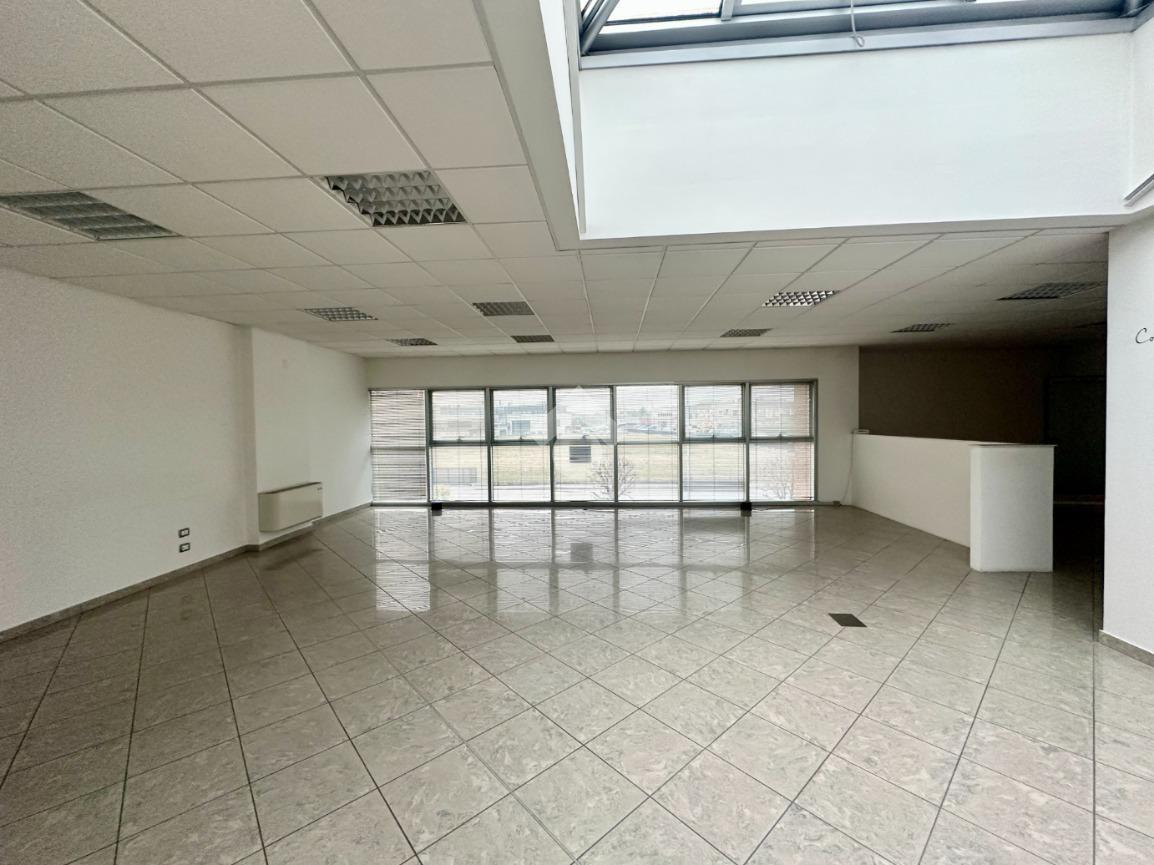 Ufficio in Via del Credito 16, Castelfranco Veneto, {3} - Foto 2
