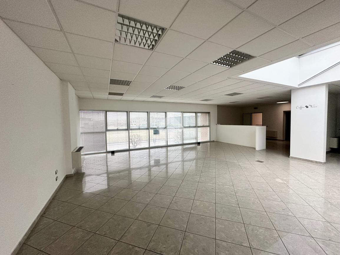 Ufficio in Via del Credito 16, Castelfranco Veneto, {3} - Foto 1