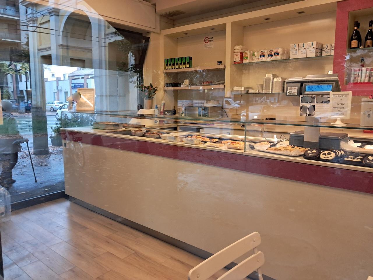 Gastronomia in Via Emilia Est, Parma, {3} - Foto 1