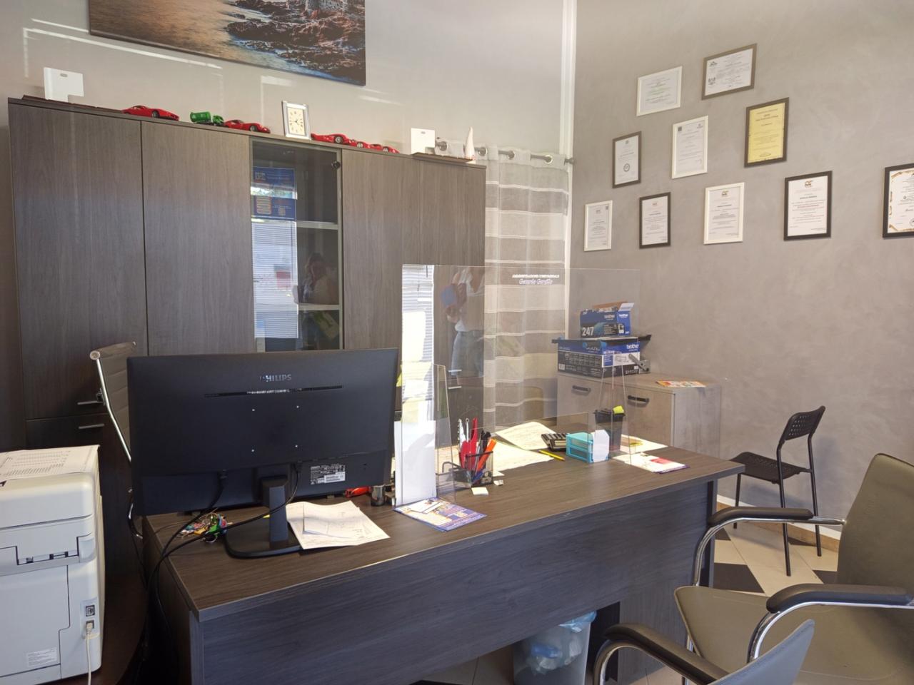 Negozio in Via Angelo Tommasi  16, Livorno, {3} - Foto 1