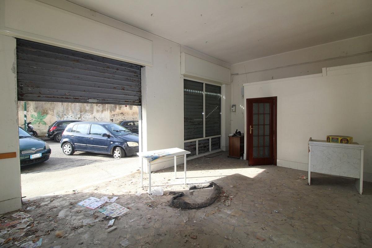 Negozio in Via Francesco Feo 22, Napoli, {3} - Foto 2