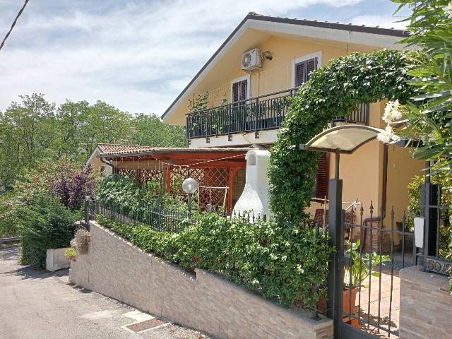 Villa in Strada Colle San Donato 50/2, Pescara - Foto 1