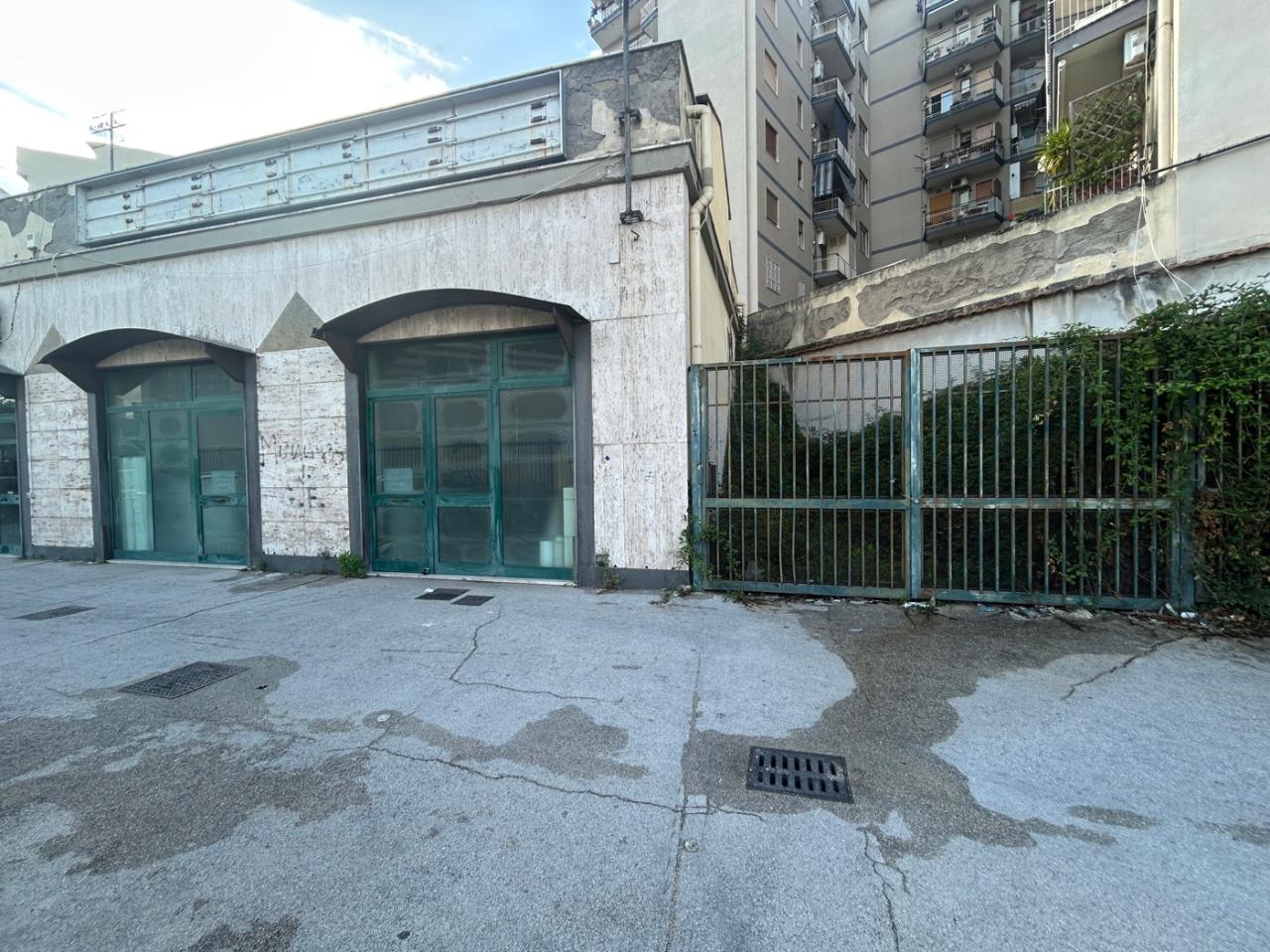 Negozio in Piazza Enrico Cenni, Napoli, {3} - Foto 2