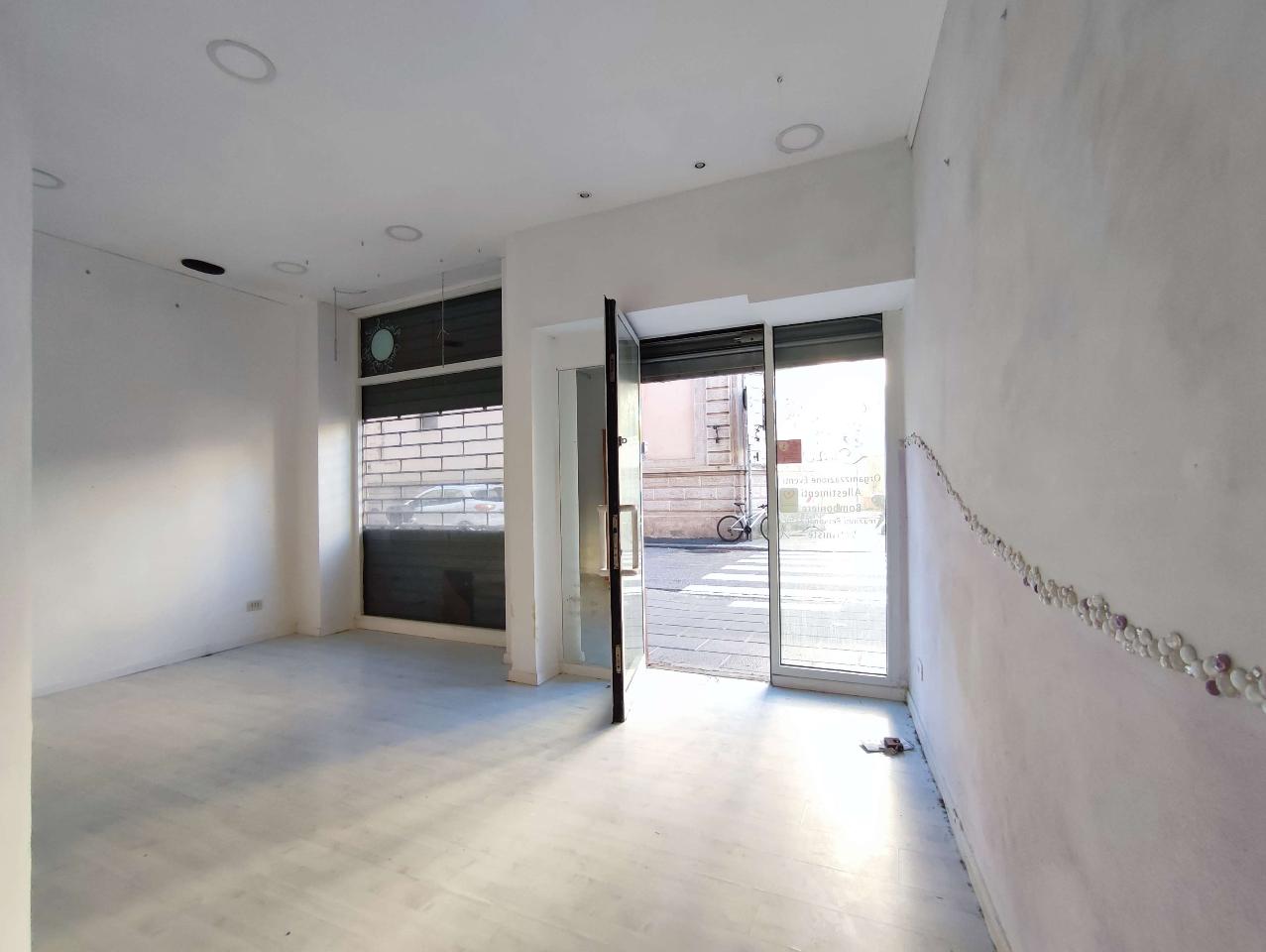 Negozio in Via delle Bandiere  42, Livorno, {3} - Foto 1