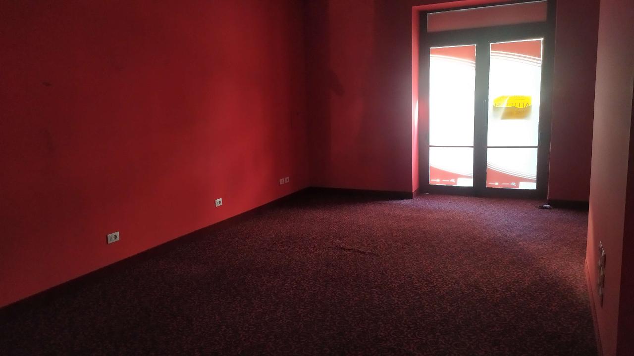 Negozio in Via Verdi  1, Livorno, {3} - Foto 2