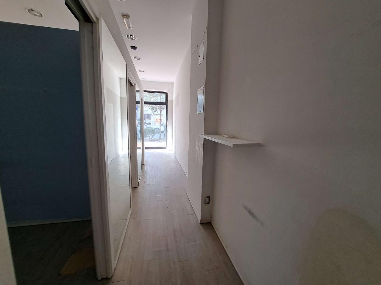 Negozio in Viale della Libertà  51, Livorno, {3} - Foto 2