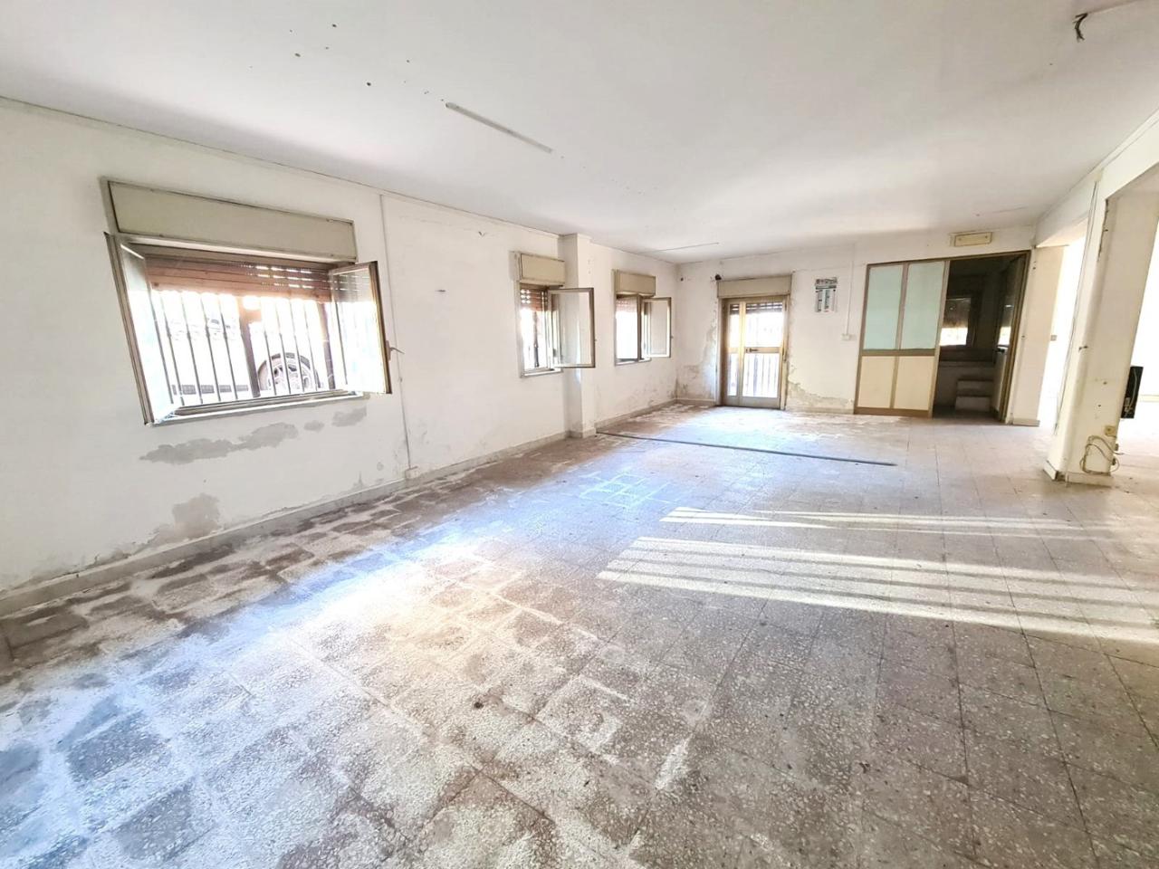Magazzino in Via dei Piccioni  40, Catania, {3} - Foto 1