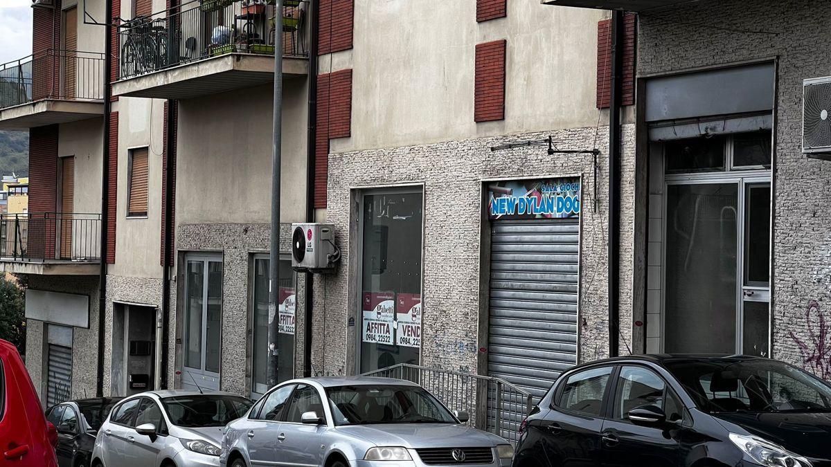 Magazzino in Cosenza Via Guido Dorso Snc, Cosenza, {3} - Foto 1