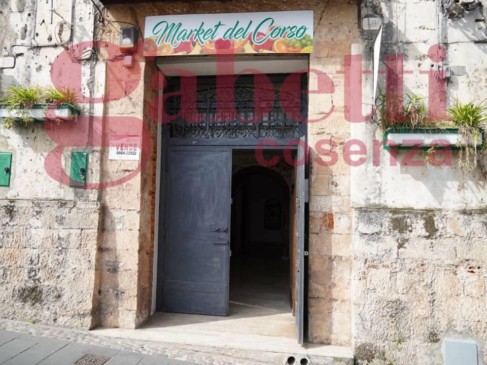 Magazzino in Cosenza Corso Telesio   49, Cosenza, {3} - Foto 1