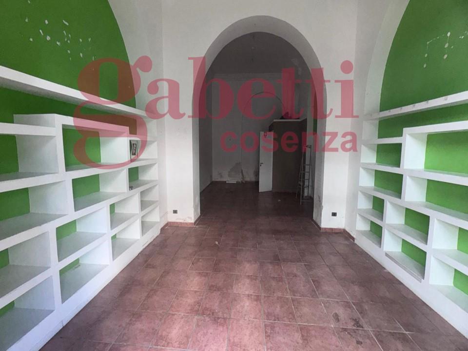 Magazzino in Cosenza Via Piave   7, Cosenza, {3} - Foto 2