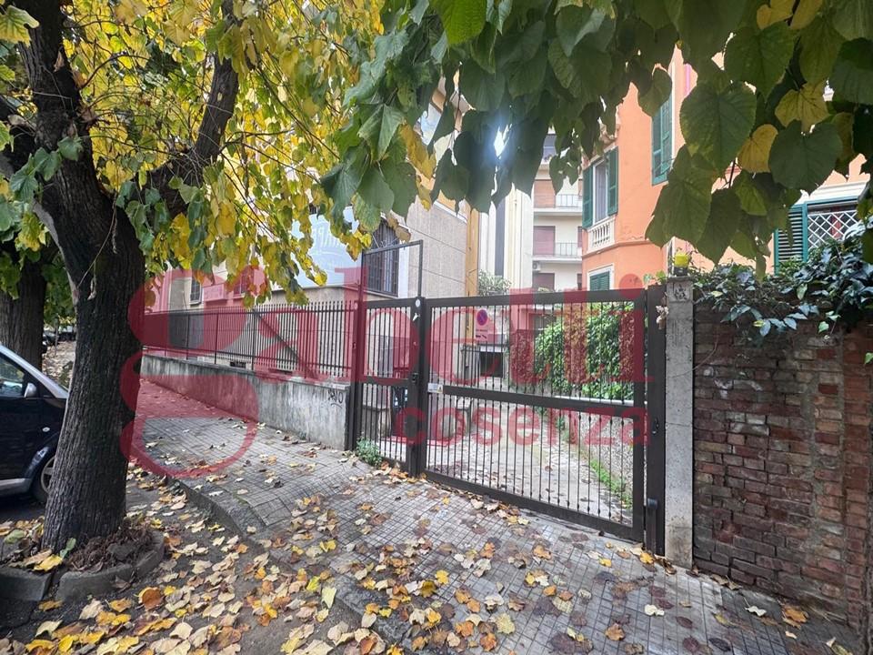 Negozio in Cosenza Via Alimena  13, Cosenza, {3} - Foto 1