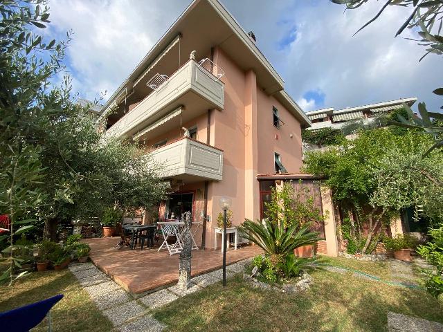 Detached house in Via Ficola 3, Carrara - Photo 1