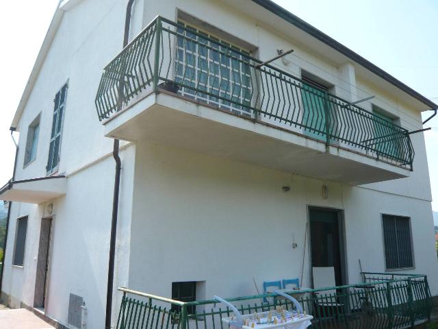 4-room flat in Strada Statale della Cisa, Filattiera - Photo 1