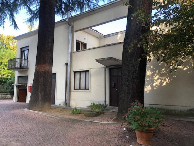 Villa in Viale Padre Gian Battista Aguggiari, Varese - Foto 1