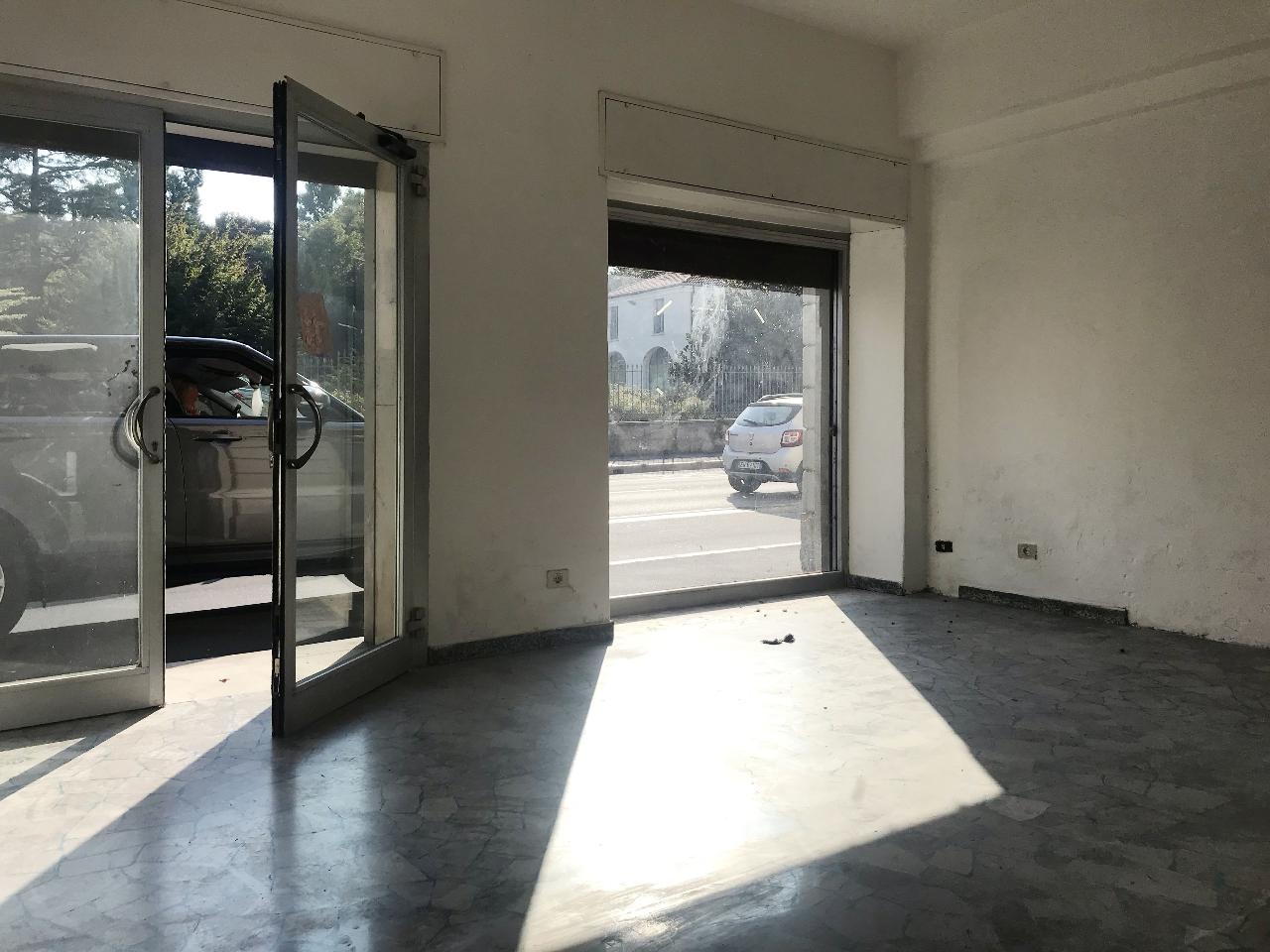 Negozio in Via Sacco 12, Varese - Foto 1