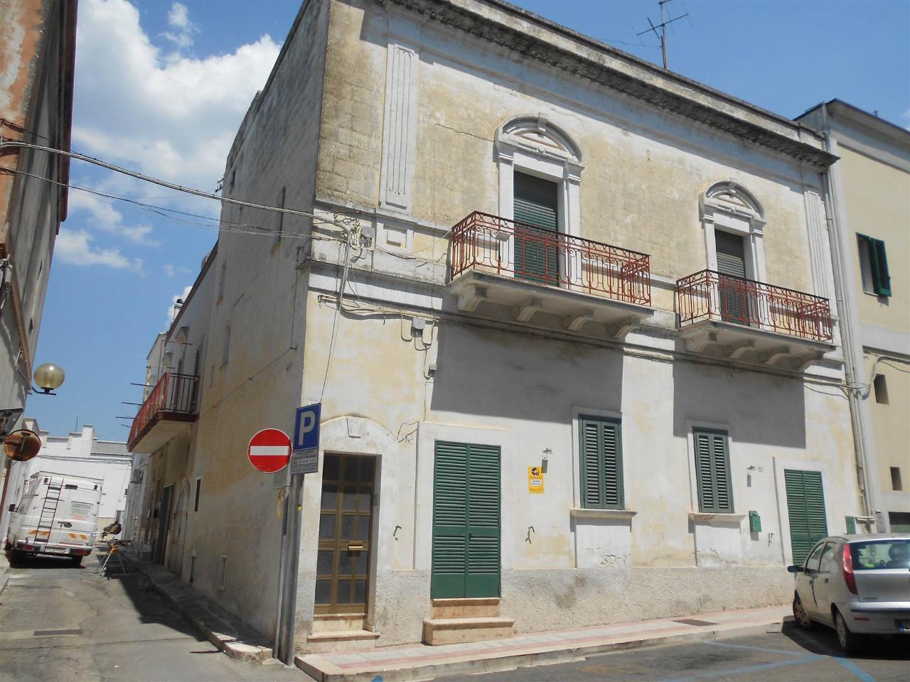 Palazzo in vendita a Crispiano