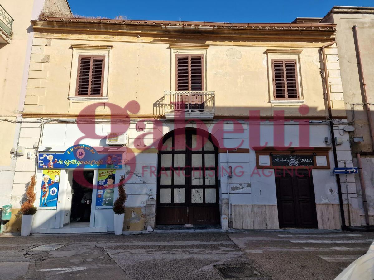 Palazzo in vendita a San Nicola La Strada