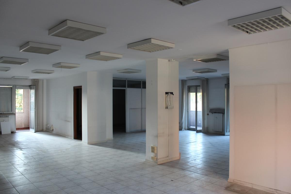 Ufficio in Via Francesco Briganti 93, Perugia, {3} - Foto 2