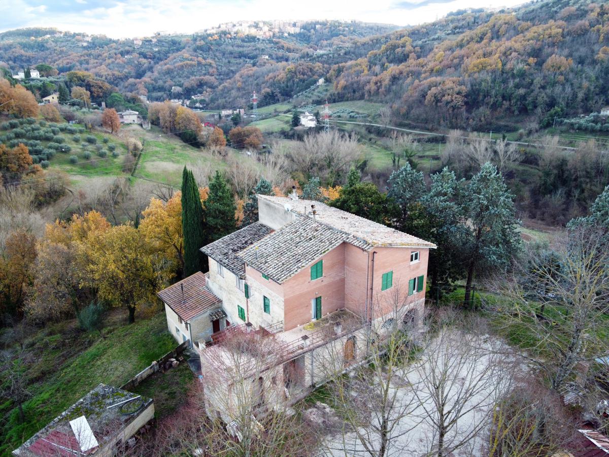 Casa indipendente in vendita a Perugia