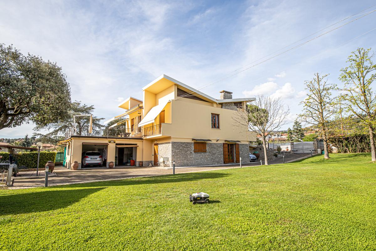 Villa in vendita a Passignano Sul Trasimeno