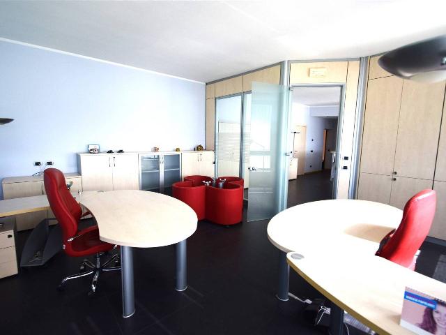 Shared office in Strada Egidio Pini 51, Parma - Photo 1