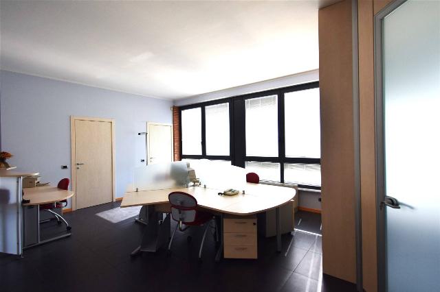 Shared office in Strada Egidio Pini 51, Parma - Photo 1