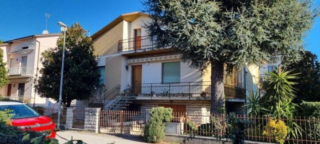 Villa in Via Grazia Deledda 11, Fano - Foto 1