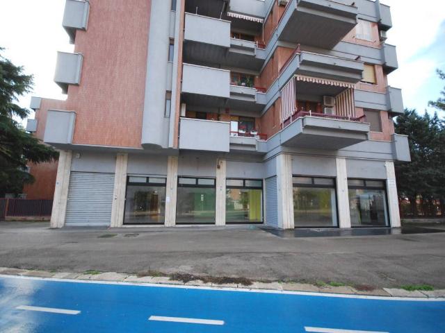 Negozio in {3}, Viale Ofanto 222 - Foto 1