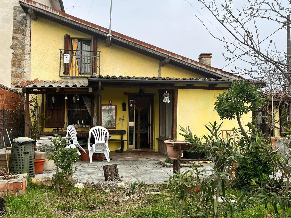 Casa indipendente in vendita a Montalto Pavese