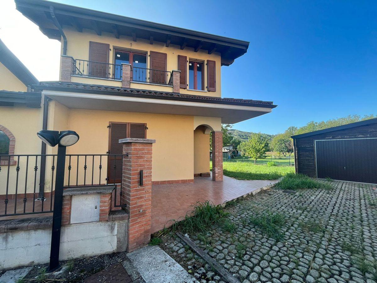 Villa in vendita a Broni