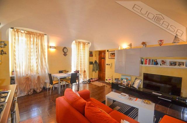 2-room flat in Via Archibugieri di San Giorgio 22, Pinerolo - Photo 1