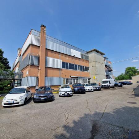 Industrial shed in Via Piave, Pero - Photo 1