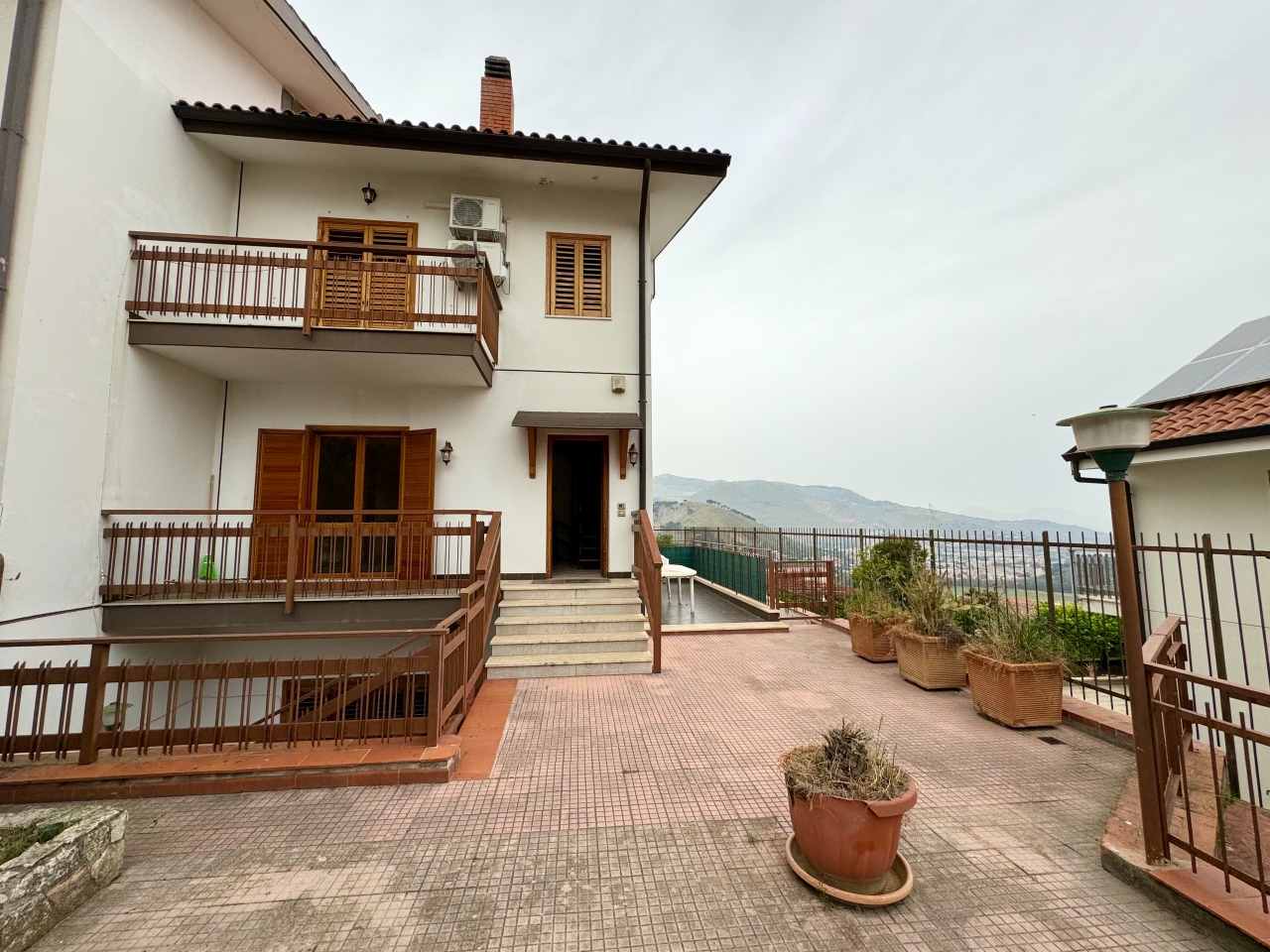 Villa bifamiliare in vendita a Palermo