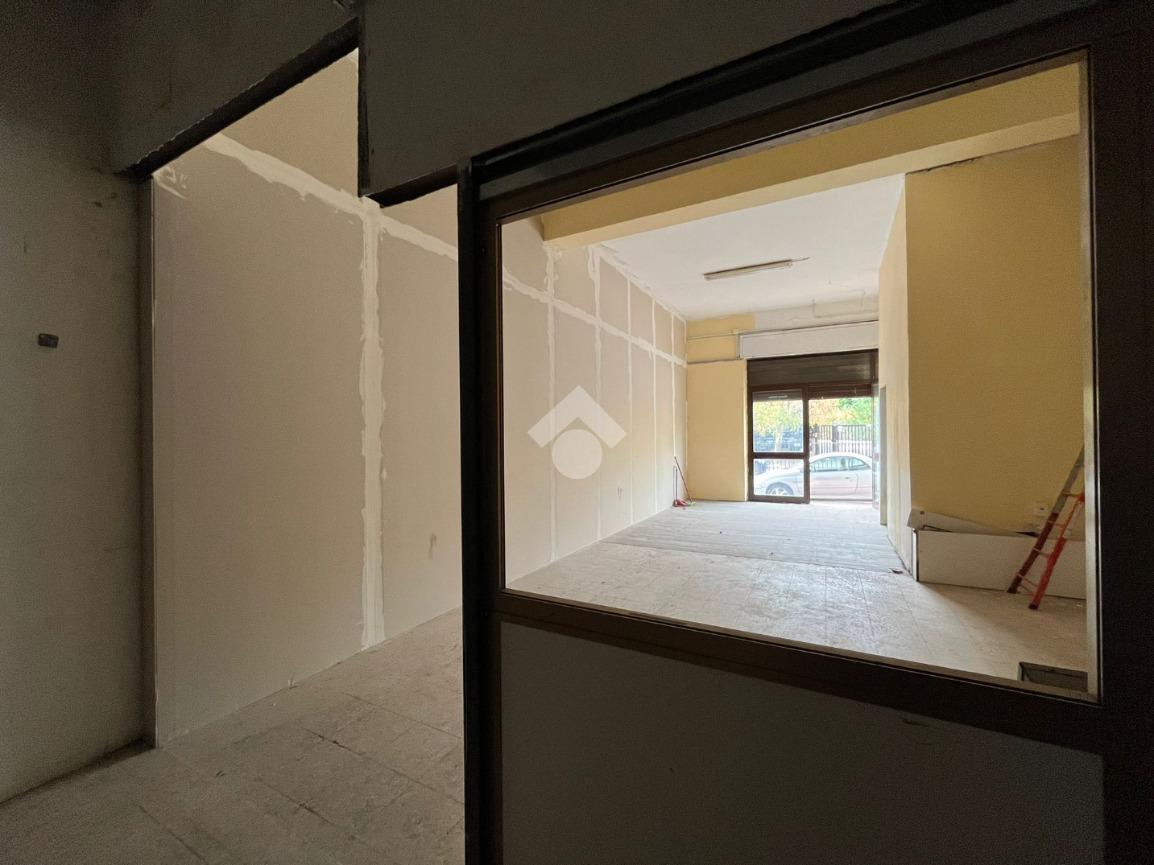 Negozio in Via Sandro Botticelli 58, Rende, {3} - Foto 2