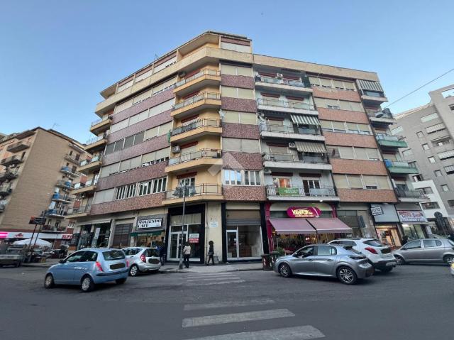 Shop in Piazza Europa, Cosenza - Photo 1