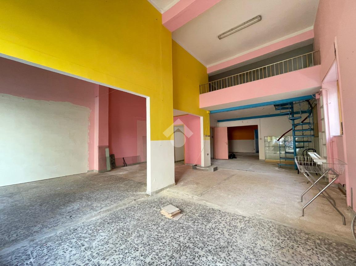 Negozio in Viale della Repubblica 370, Cosenza, {3} - Foto 1