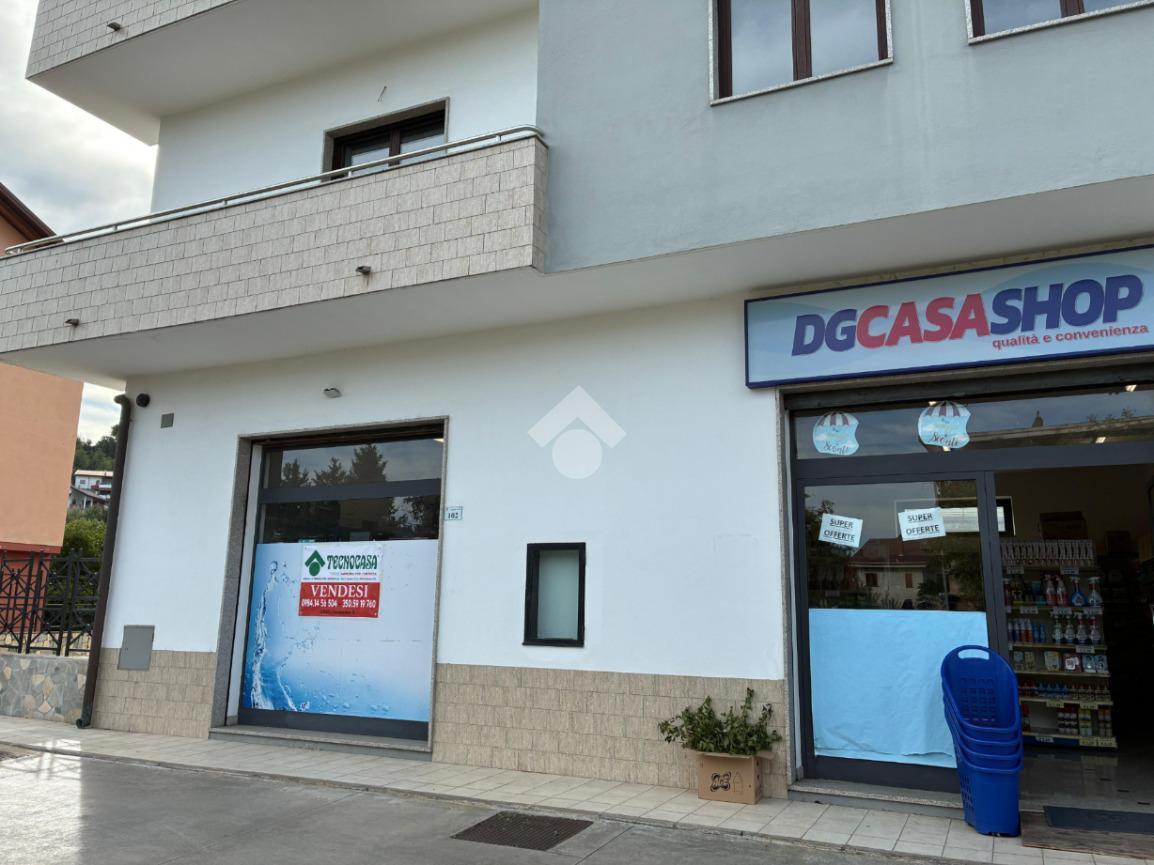 Negozio in Via Giorgio De Chirico, Rende, {3} - Foto 1