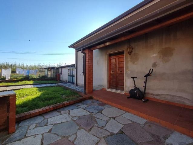 Semi-detached house, Castelnuovo Magra - Photo 1