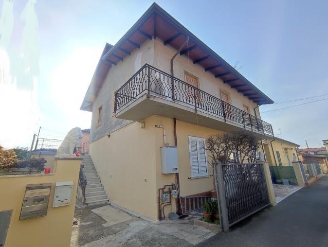 Semi-detached house, Carrara - Photo 1