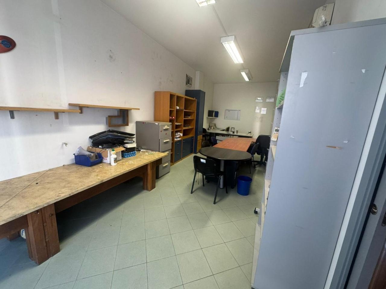 Locale commerciale in , Carrara, {3} - Foto 2