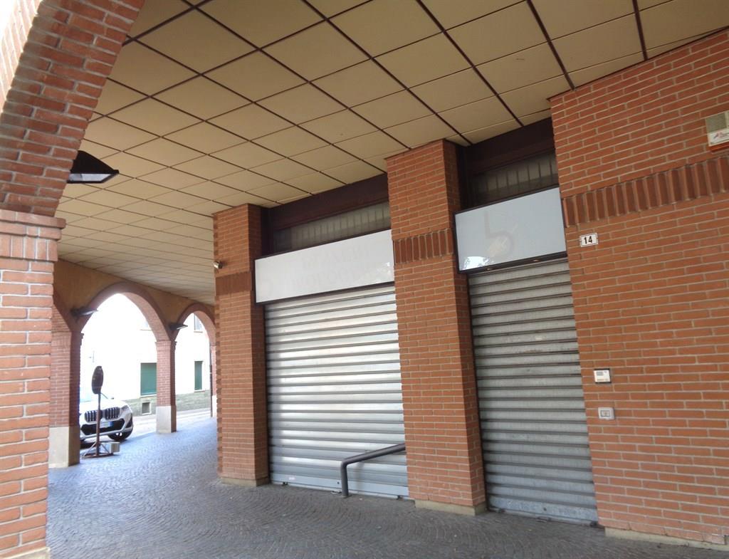 Negozio in Piazza XV Martiri 13, Cornate D'Adda, {3} - Foto 2